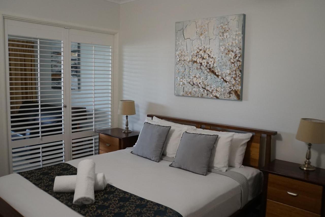 Airlie Seaview Apartments Airlie Beach Exteriör bild