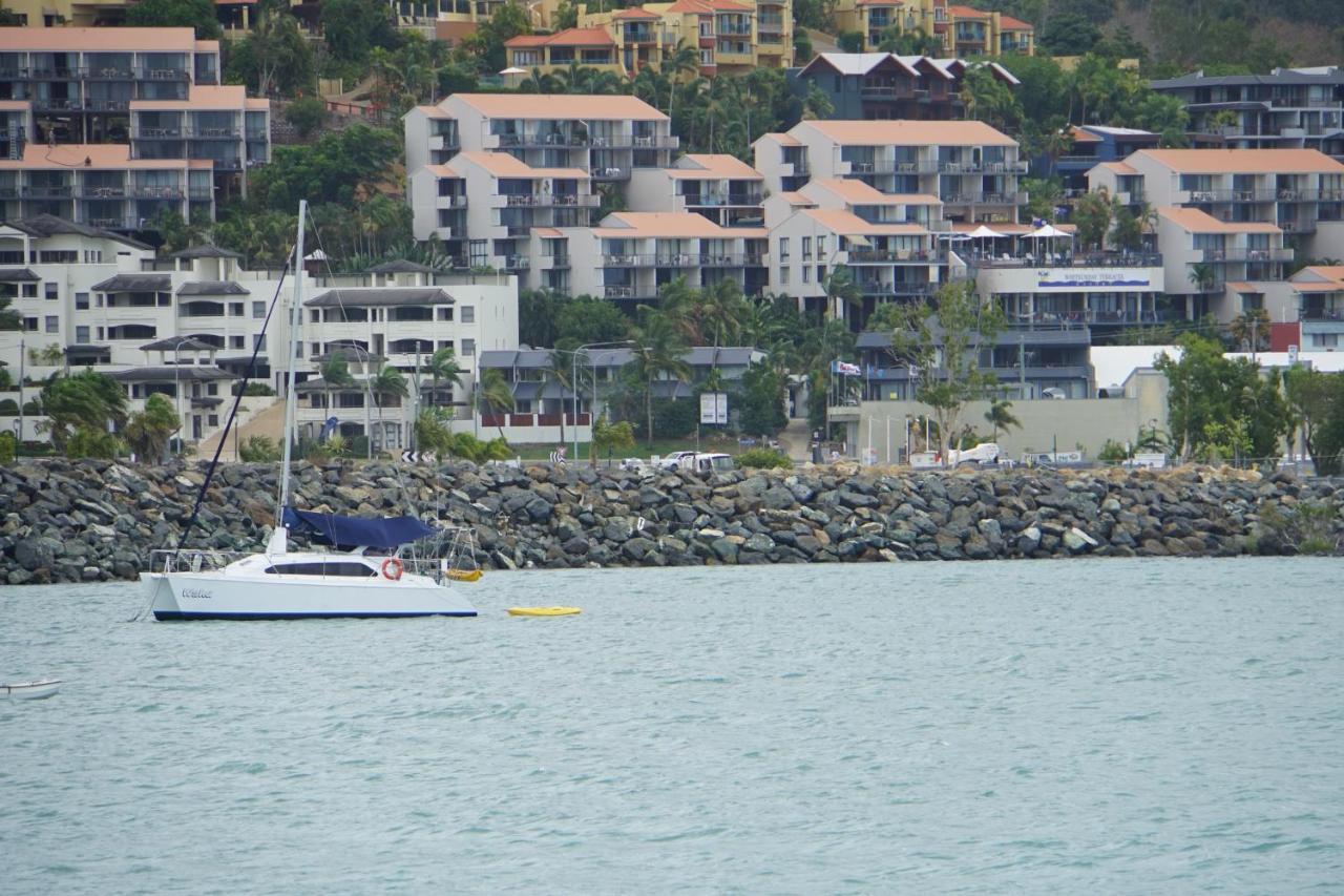 Airlie Seaview Apartments Airlie Beach Exteriör bild